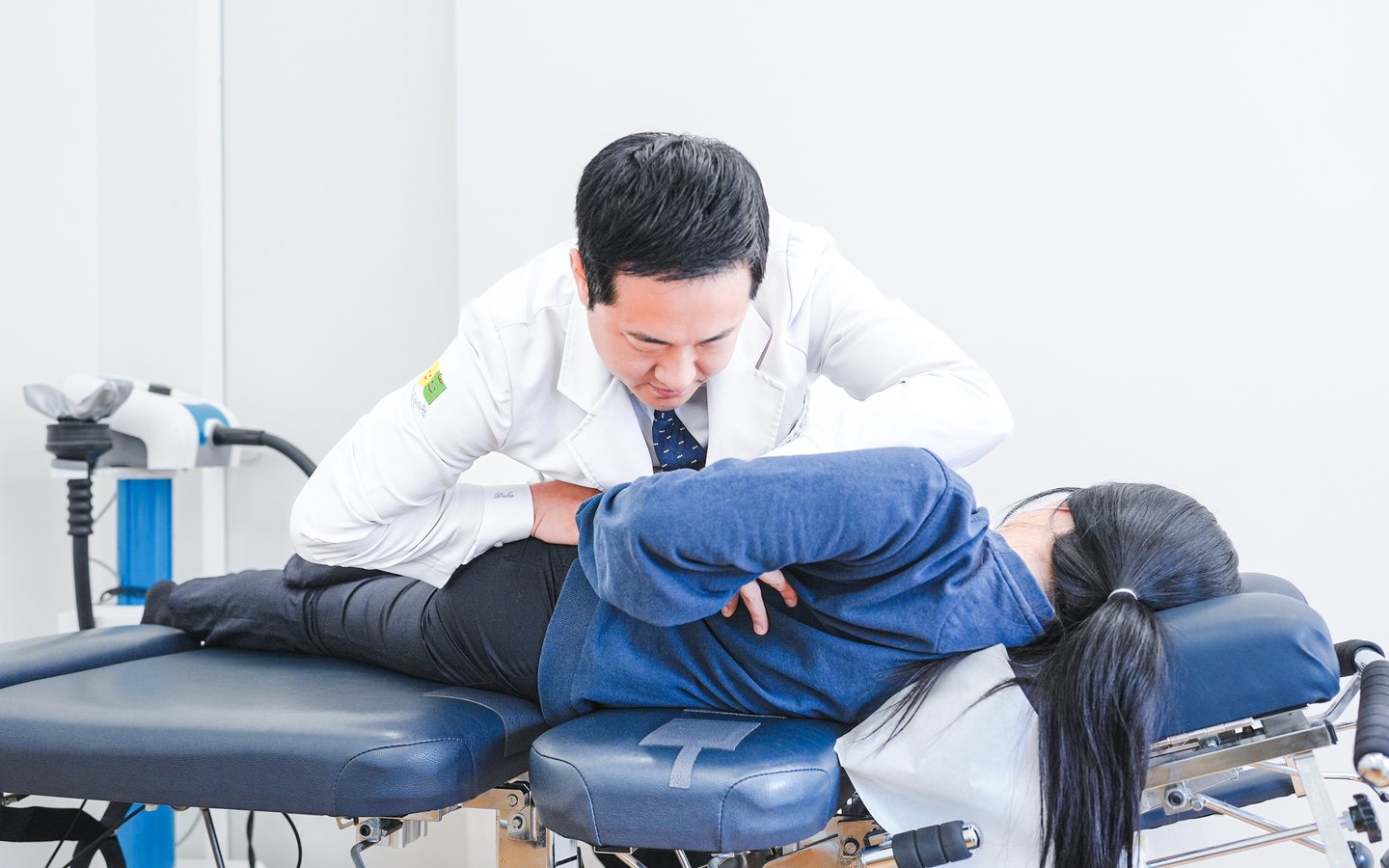 목과 허리 통증 완화를 위한 인덕가족한의원 추나요법